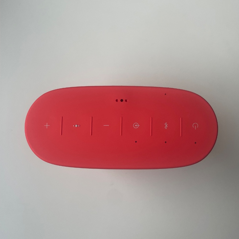 BOSE SOUNDLINK CORAL RED BLUETOOTH SPEAKER - Picture 2 of 4